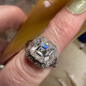 Elegant 2.5 carat moissanite princess cut ring size 7